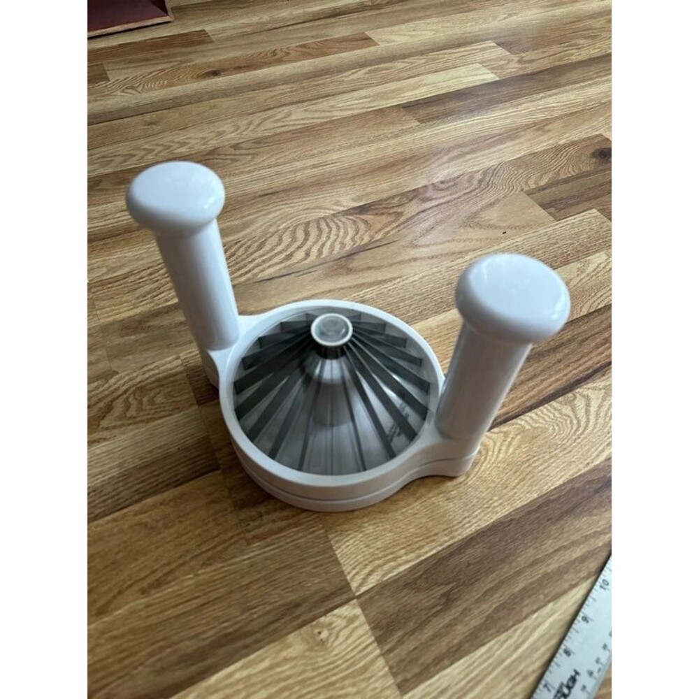 Blooming onion cutter
